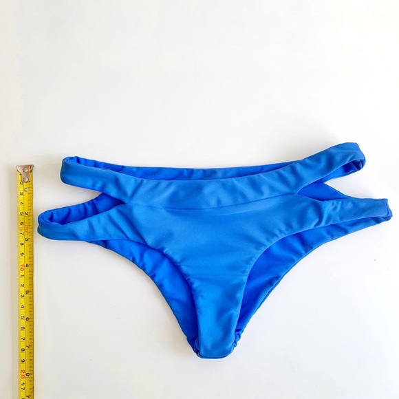 MIKOH Full Bikini (Taha’a top & Puka Puka Bottom) - Picture 6 of 7